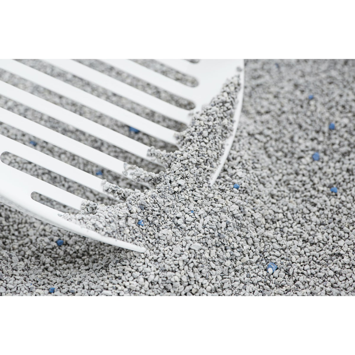 Classic Unscented Clumping Litter for Cats 14 kg Bag - view 2